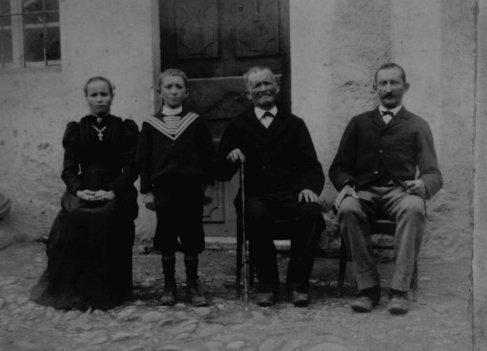 Michel Fusier, son gendre et sa fille, son petit-fils